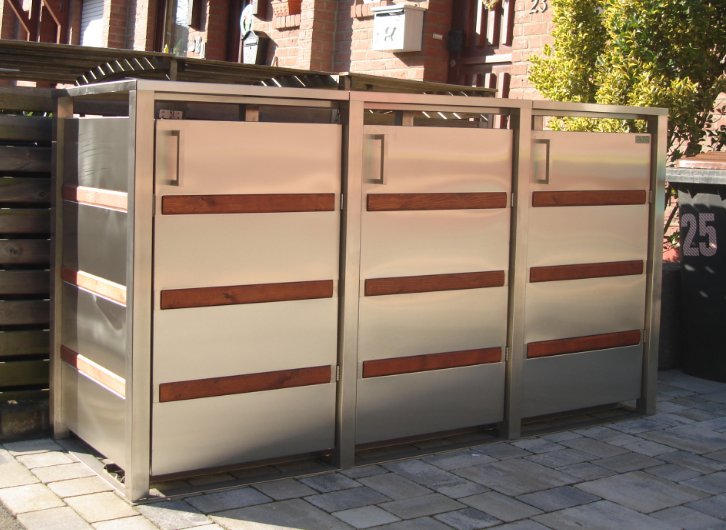 Mülltonnenbox aus Edelstahl  mit Holzblenden für 3 Mülltonnen, geschlossen